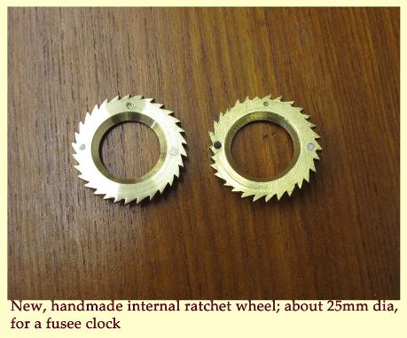 Internal ratchet for a fusee clock